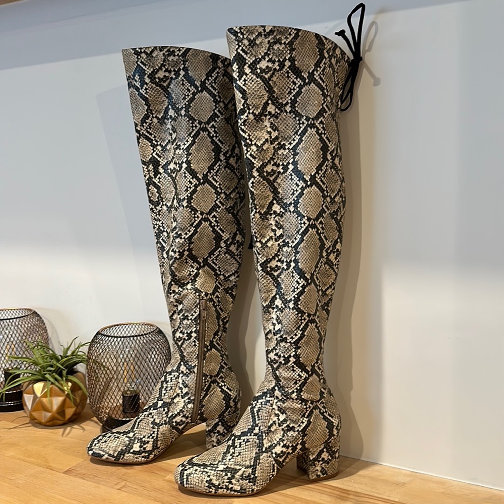 Gianni Bini snake print knee high boots round toe New sz 6